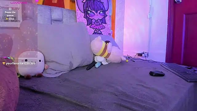 Snapshot of sophiievv chatting on 12.17.25 sophiievv online show from 12.17.25