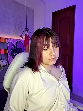 Snapshot of sophiievv chatting on 12.17.25 sophiievv online show from 12.17.25