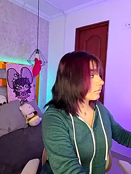 Snapshot of sophiievv chatting on 12.19.25 sophiievv online show from 12.19.25