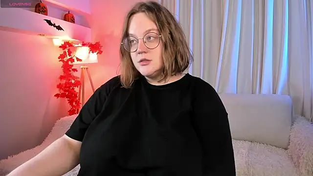 Snapshot of Alissa_S chatting on 10.31.25 Alissa S online show from 10.31.25