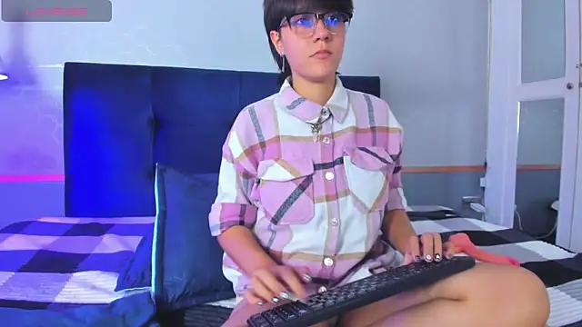 Tsuki Maru online show from 10.06.25