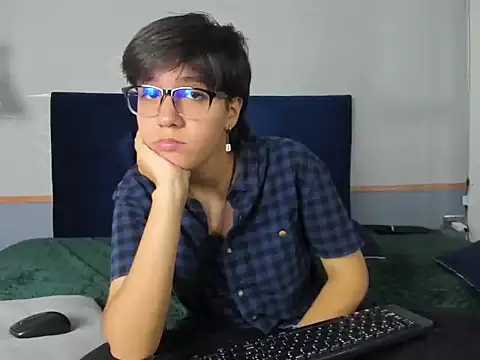 Tsuki Maru online show from 10.07.25