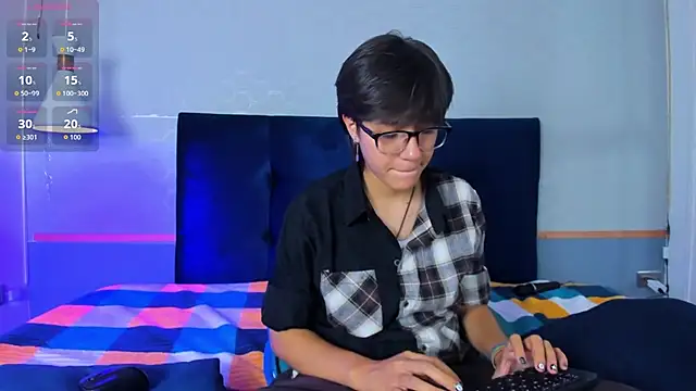 Tsuki Maru online show from 10.10.25