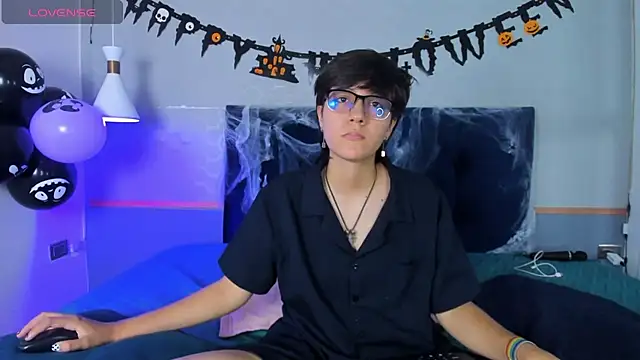 Tsuki Maru online show from 10.11.25