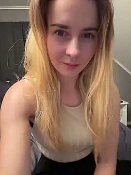 Snapshot of ellieen chatting on 10.12.25 ellieen online show from 10.12.25