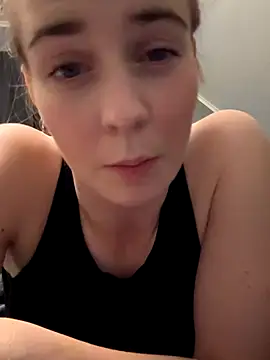 Snapshot of ellieen chatting on 10.26.25 ellieen online show from 10.26.25