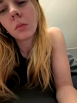 ellieen online show from 11.03.25