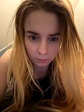 ellieen online show from 11.06.25