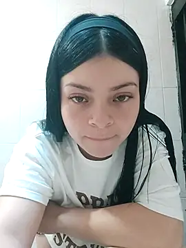 Snapshot of LunaJacobs chatting on 11.10.25 LunaJacobs online show from 11.10.25