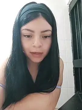 Snapshot of LunaJacobs chatting on 11.25.25 LunaJacobs online show from 11.25.25