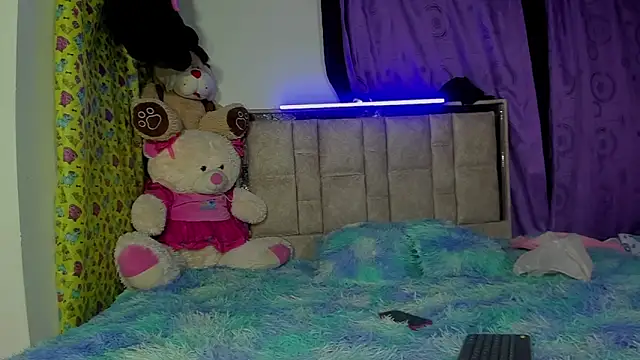 Snapshot of skinnyanddaphne chatting on 04.08.26 skinnyanddaphne online show from 04.08.26