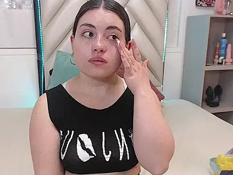 Vicluxxx online show from 10.26.25