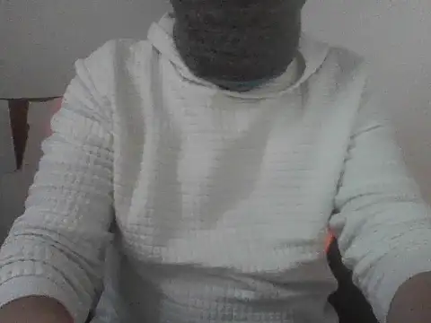 Snapshot of blondi4 chatting on 12.15.25 blondi4 online show from 12.15.25