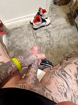 Snapshot of MRTATTWO chatting on 09.21.25 MRTATTWO online show from 09.21.25