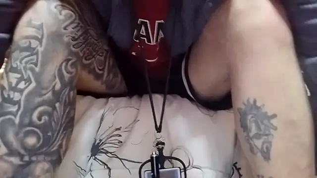 Snapshot of MRTATTWO chatting on 09.28.25 MRTATTWO online show from 09.28.25