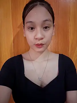 Snapshot of ChiecumBae chatting on 10.26.25 ChiecumBae online show from 10.26.25