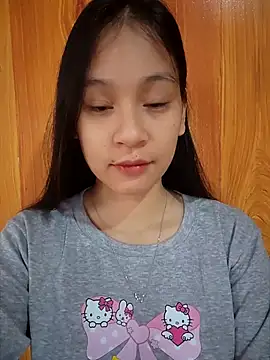 Snapshot of ChiecumBae chatting on 10.29.25 ChiecumBae online show from 10.29.25