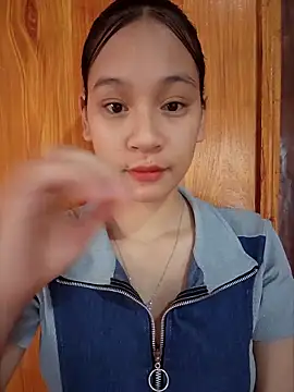 Snapshot of ChiecumBae chatting on 11.08.25 ChiecumBae online show from 11.08.25