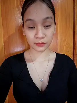 Snapshot of ChiecumBae chatting on 11.16.25 ChiecumBae online show from 11.16.25