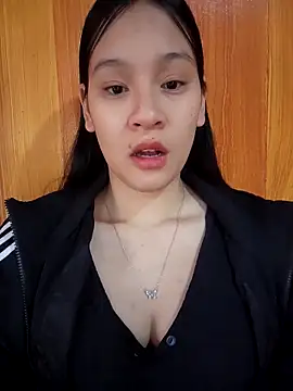 Snapshot of ChiecumBae chatting on 11.21.25 ChiecumBae online show from 11.21.25