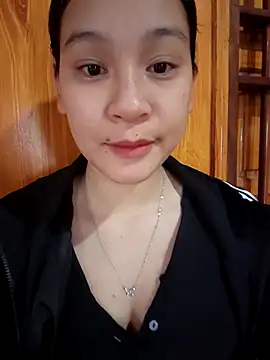 Snapshot of ChiecumBae chatting on 11.23.25 ChiecumBae online show from 11.23.25