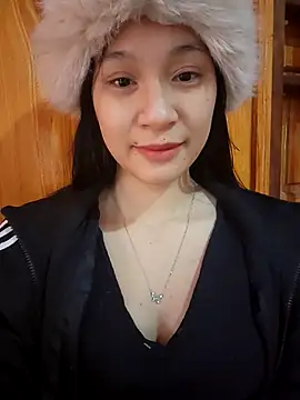 Snapshot of ChiecumBae chatting on 11.26.25 ChiecumBae online show from 11.26.25