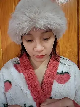 Snapshot of ChiecumBae chatting on 11.28.25 ChiecumBae online show from 11.28.25