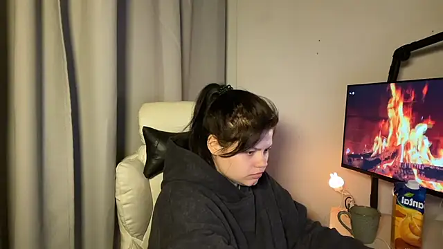 Snapshot of GoddessDarina chatting on 10.25.25 GoddessDarina online show from 10.25.25