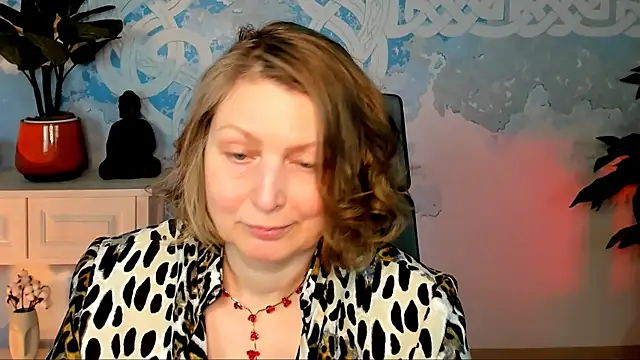 Snapshot of TiffanyBrauny chatting on 10.18.25 TiffanyBrauny online show from 10.18.25