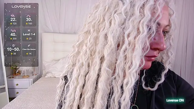 Snapshot of Lilit_1Love chatting on 09.17.25 Lilit 1Love online show from 09.17.25