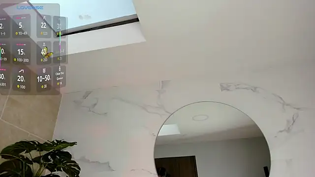 Snapshot of Mila_Hank_ chatting on 10.07.25 Mila Hank online show from 10.07.25