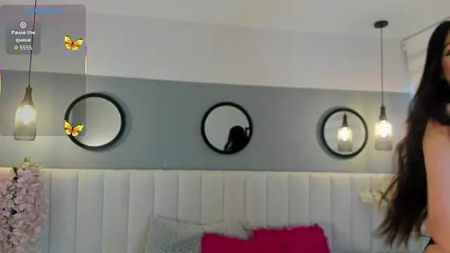 Snapshot of Mila_Hank_ chatting on 10.08.25 Mila Hank online show from 10.08.25