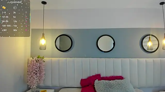 Snapshot of Mila_Hank_ chatting on 11.03.25 Mila Hank online show from 11.03.25