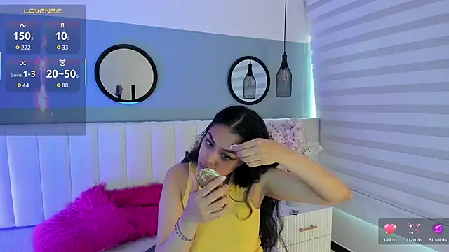 Snapshot of Mila_Hank_ chatting on 11.26.25 Mila Hank online show from 11.26.25