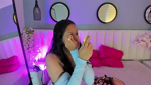 Snapshot of Mila_Hank_ chatting on 11.27.25 Mila Hank online show from 11.27.25