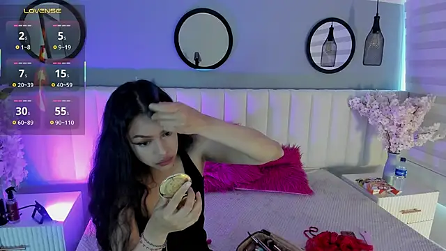 Snapshot of Mila_Hank_ chatting on 11.30.25 Mila Hank online show from 11.30.25