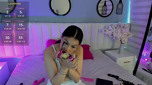 Snapshot of Mila_Hank_ chatting on 12.03.25 Mila Hank online show from 12.03.25