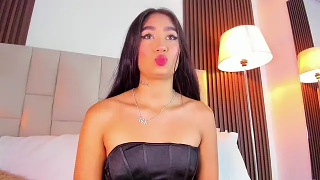 Nicolqueen  online show from 06.05.26