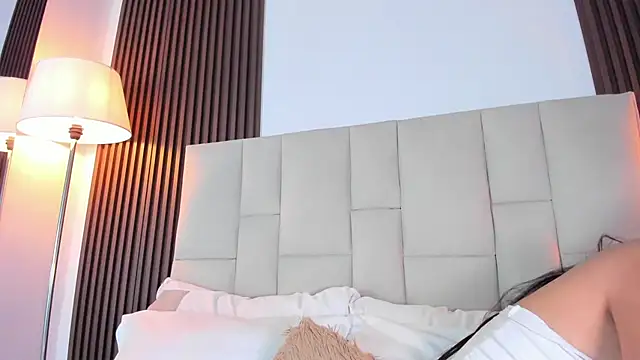 Nicolqueen  online show from 07.18.26
