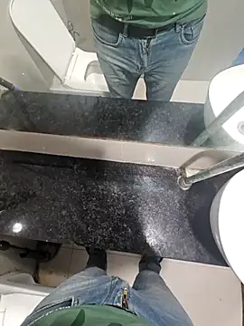 Snapshot of Gamecoc chatting on 10.27.25 Gamecoc online show from 10.27.25