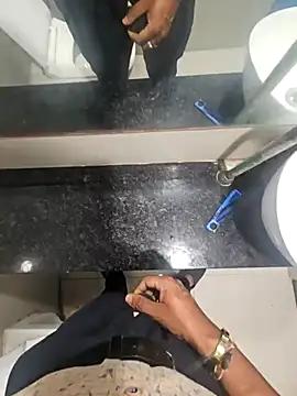 Snapshot of Gamecoc chatting on 10.28.25 Gamecoc online show from 10.28.25