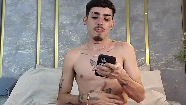 Snapshot of NikoStone_ chatting on 12.20.25 NikoStone online show from 12.20.25