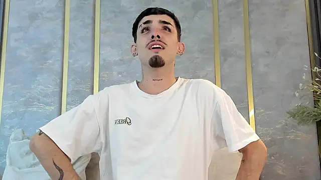 Snapshot of NikoStone_ chatting on 12.21.25 NikoStone online show from 12.21.25