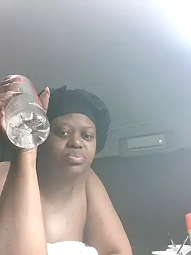 Snapshot of trickyOne chatting on 09.25.25 trickyOne online show from 09.25.25