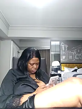 Snapshot of trickyOne chatting on 09.26.25 trickyOne online show from 09.26.25