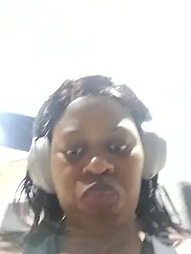 Snapshot of trickyOne chatting on 09.27.25 trickyOne online show from 09.27.25