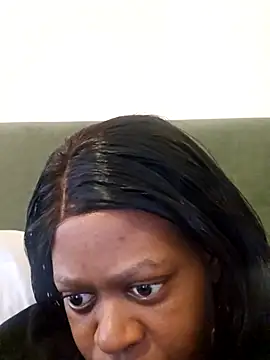 Snapshot of trickyOne chatting on 10.08.25 trickyOne online show from 10.08.25