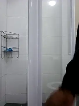 Snapshot of trickyOne chatting on 11.04.25 trickyOne online show from 11.04.25