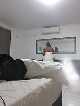 Snapshot of trickyOne chatting on 11.05.25 trickyOne online show from 11.05.25