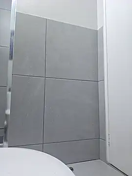 Snapshot of trickyOne chatting on 11.24.25 trickyOne online show from 11.24.25